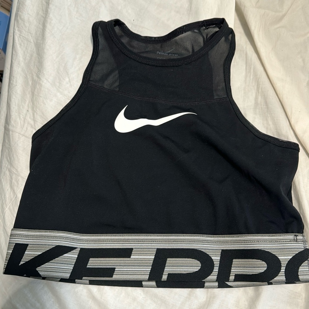 Nike cropped tank